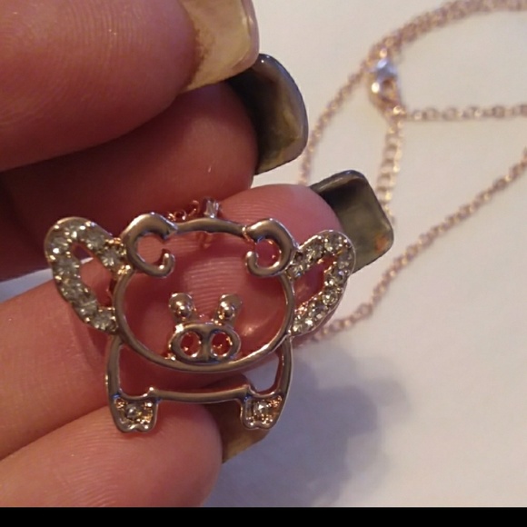 Flying pig rose gold necklace - Picture 5 of 5